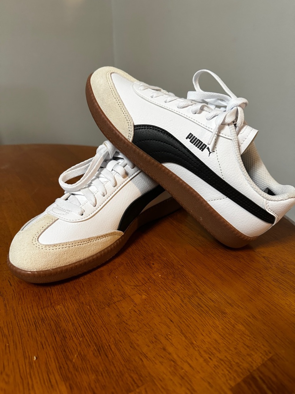 Puma White and Black Low-Top Sneakers with Gum Sole women’s size 8 - Picture 2 of 14